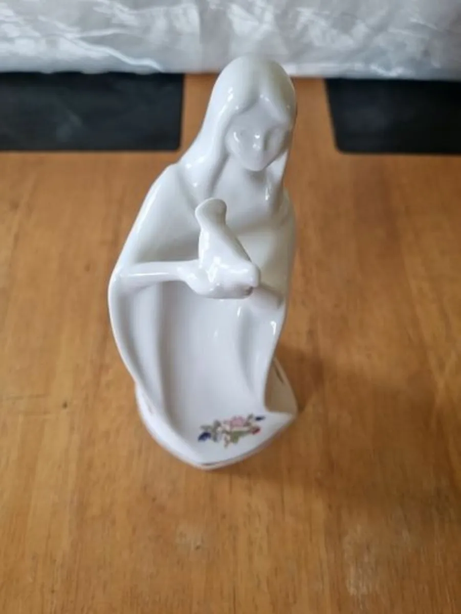 Porcelain Figurine - Royal Tara Galway - Image 4