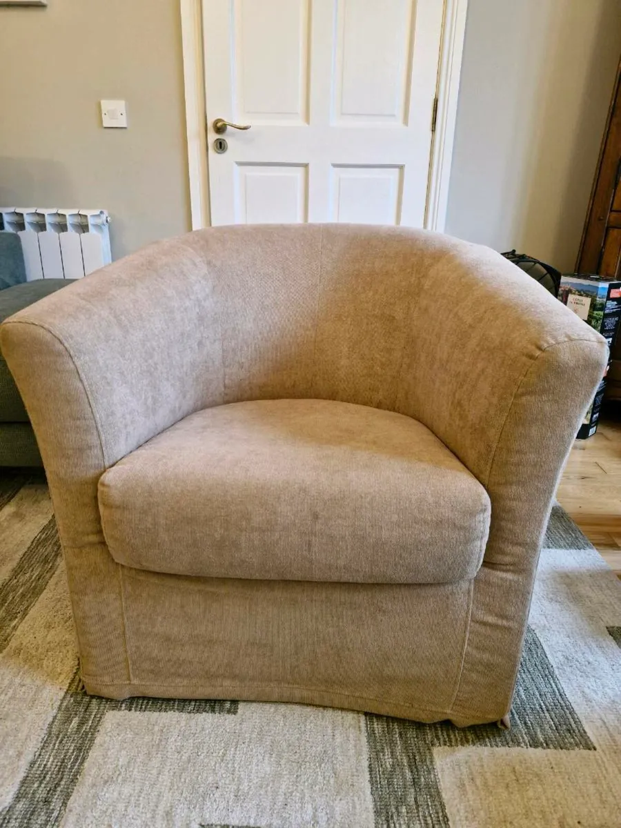 Swivelling tub chairs x 2 - Image 2