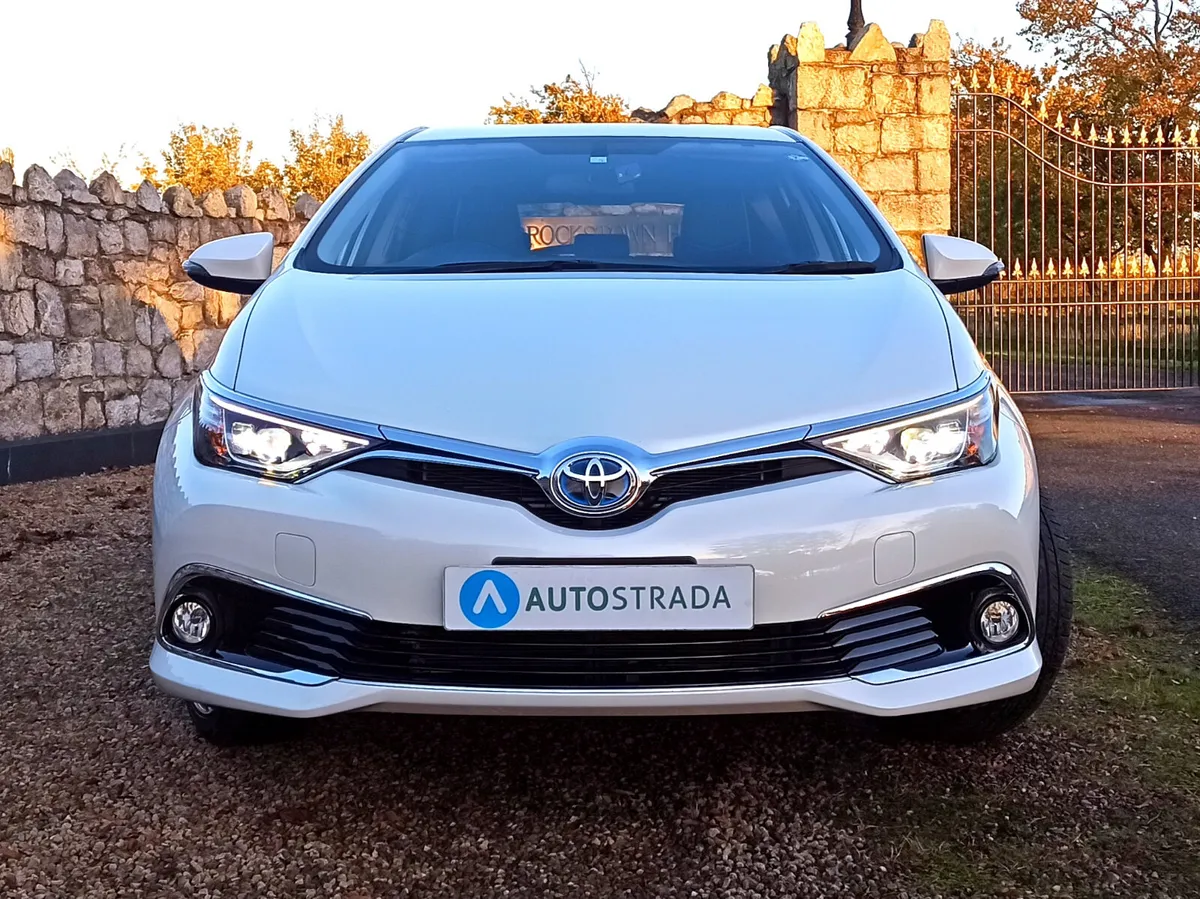 2016 Toyota Auris 1.8 Hybrid • Half Leather - Image 2