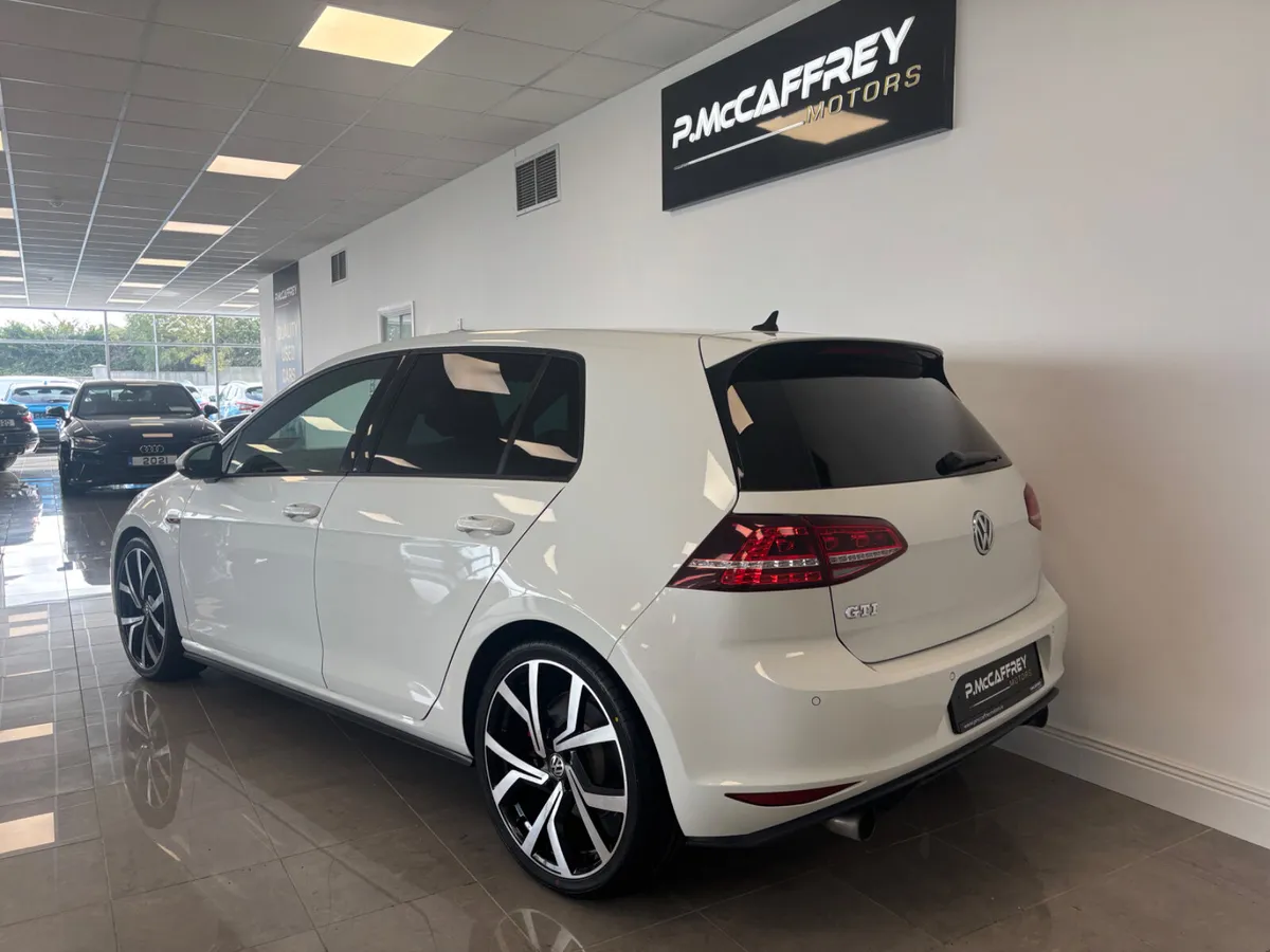 2015 Volkswagen Golf GTI 2.0 TSI DSG AUTO - Image 3