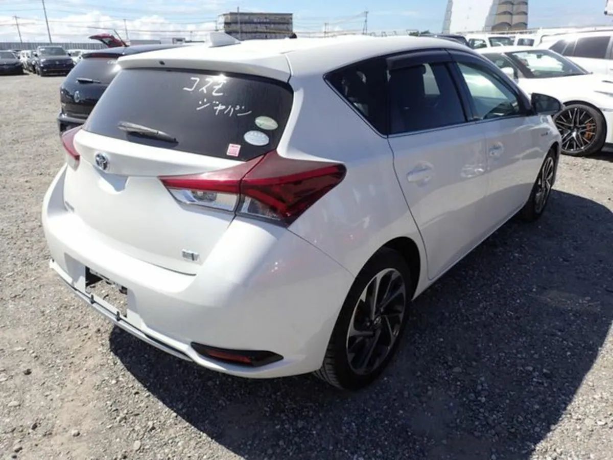Toyota Auris G Package Leather - Image 4
