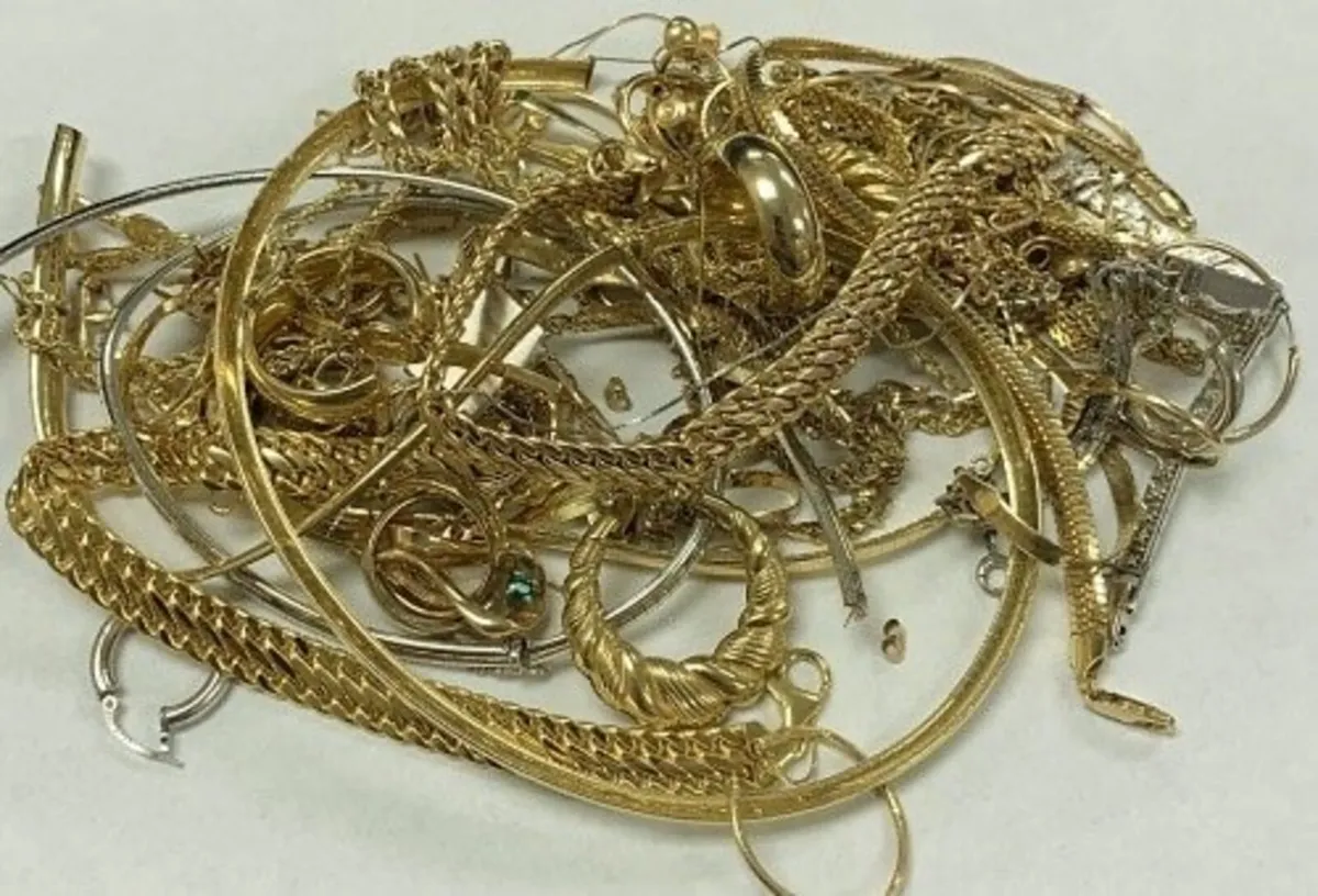 We Buy All Gold 9ct,14ct,18ct,22ct,24ct - Image 3