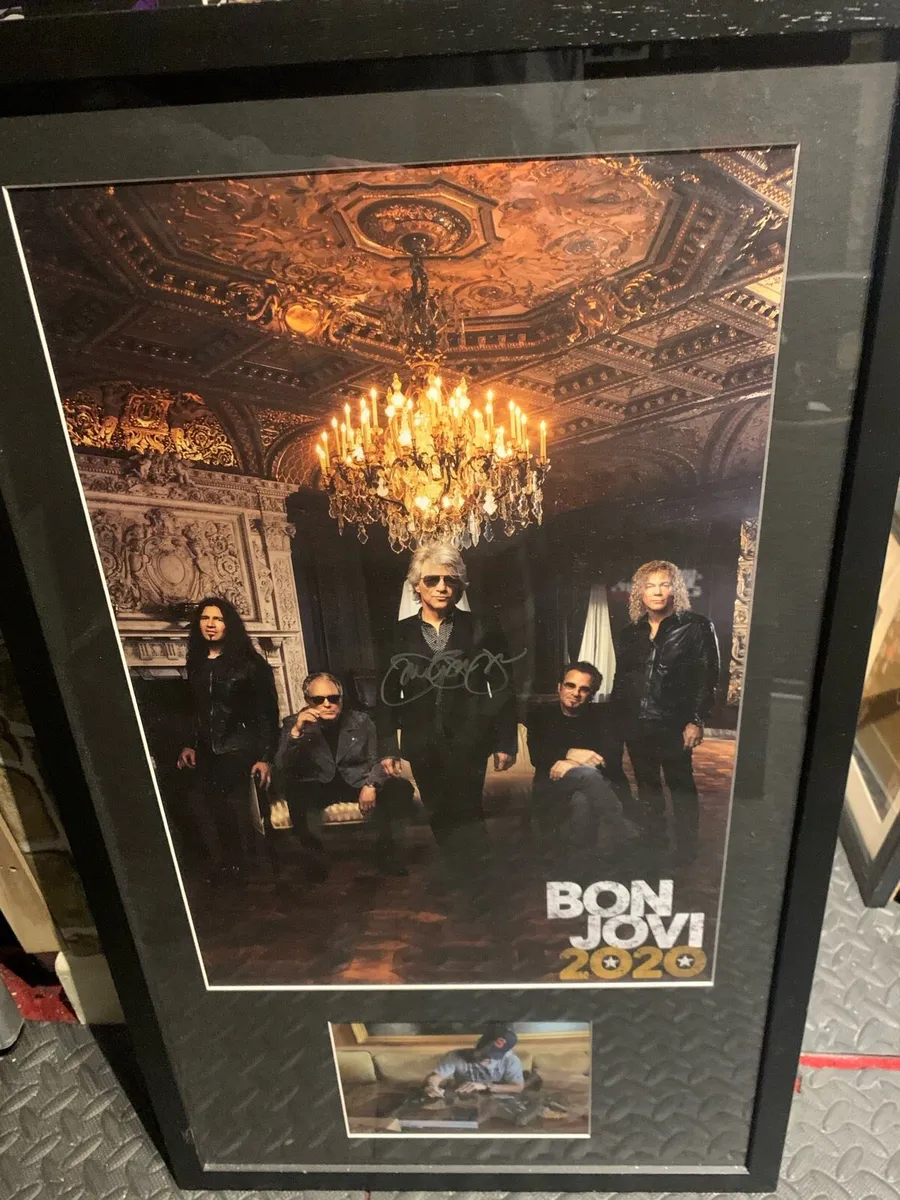Bon Jovi signed  and figure with it - Image 4