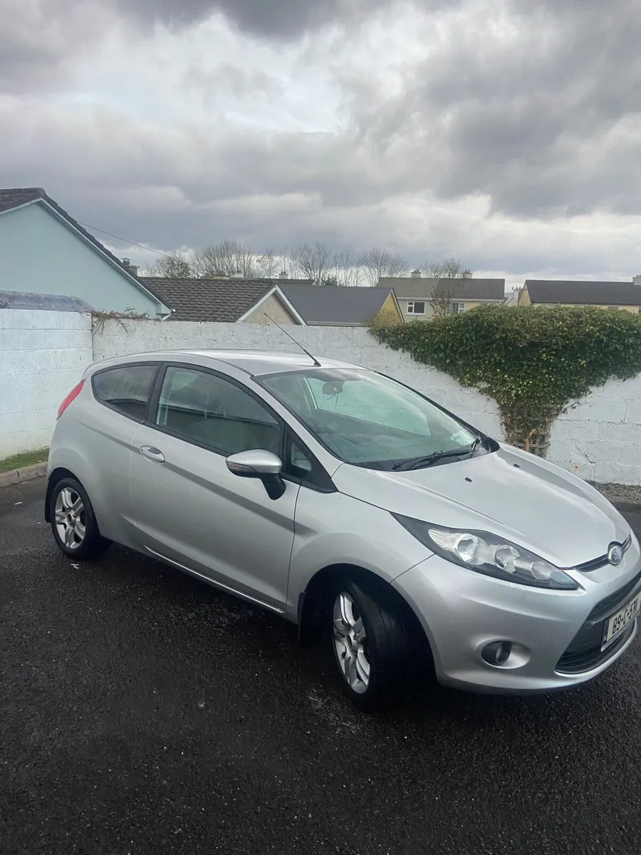 2009 Ford Fiesta - Image 1