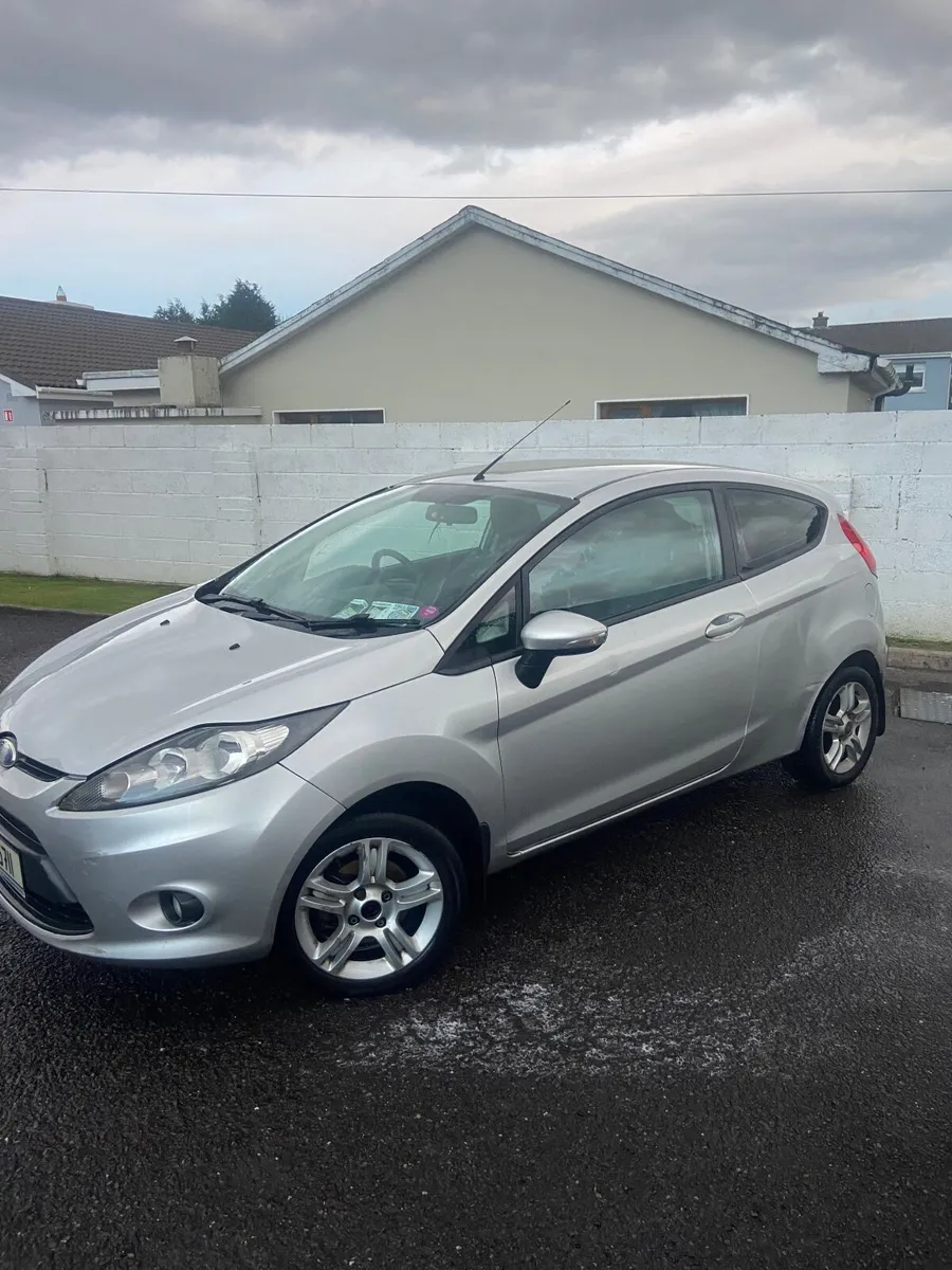2009 Ford Fiesta - Image 2