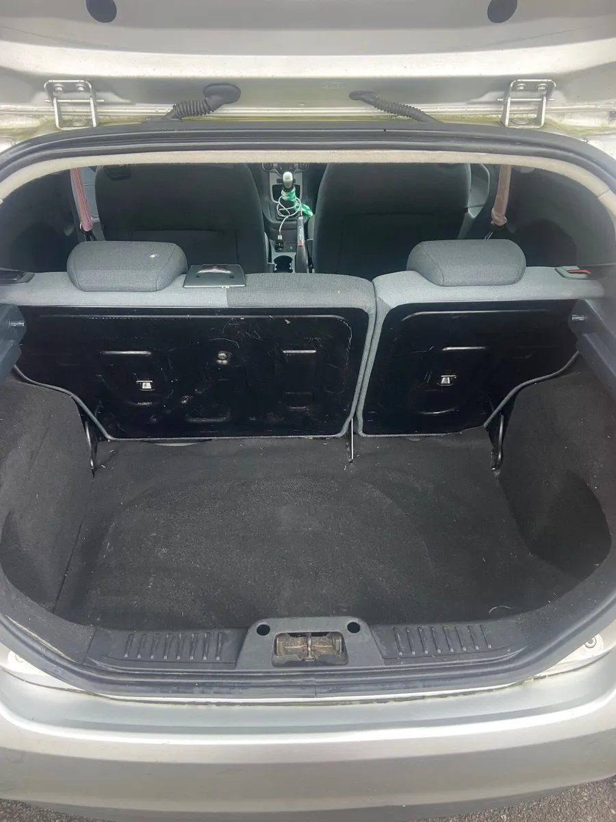2009 Ford Fiesta - Image 3