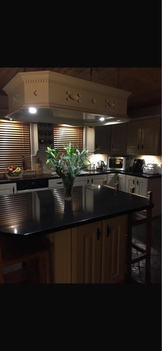 Granite centre island worktop - Image 1