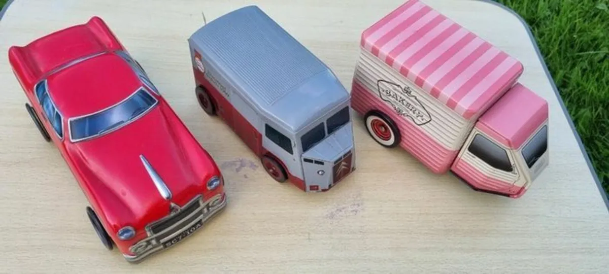 Vintage tin car-shaped boxes - Image 4