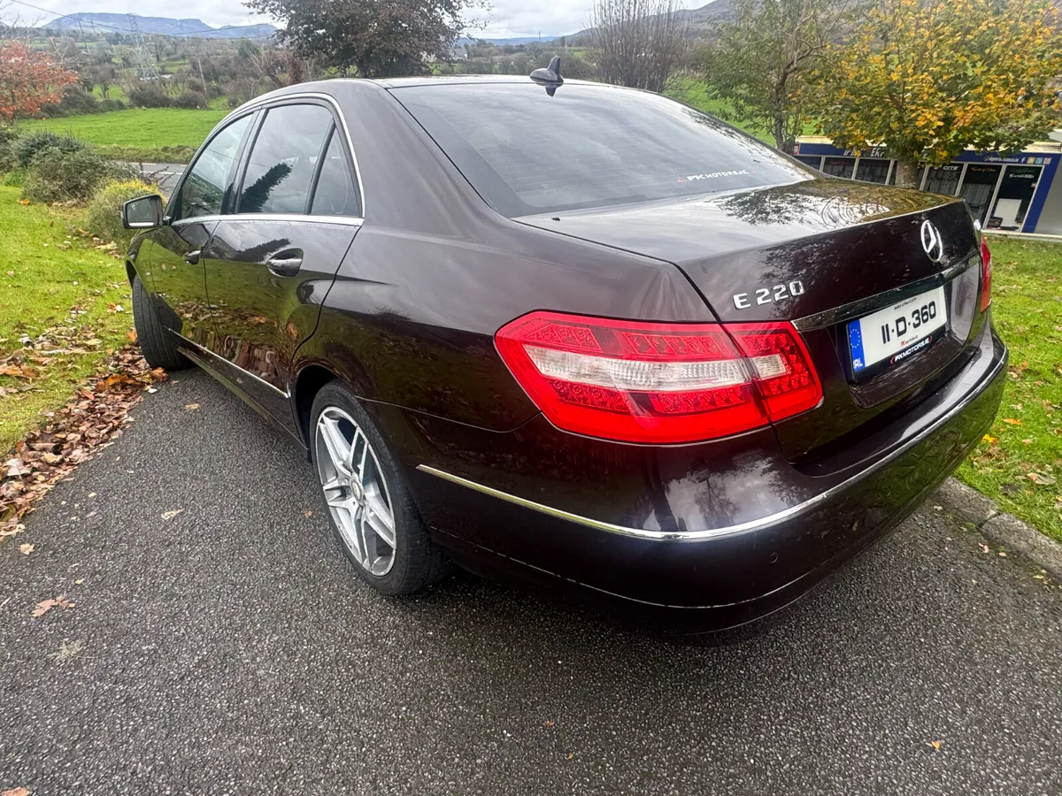Mercedes-Benz E-Class 2011 auto - Image 2