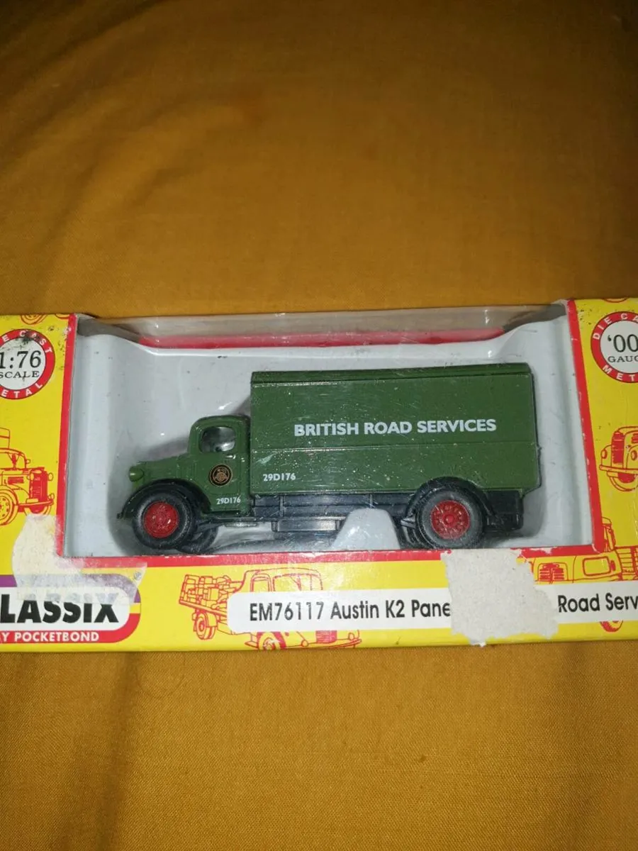 CLASSIX ..AUSTIN K2..UK 🇬🇧  ROAD  SERVICE. MODEL