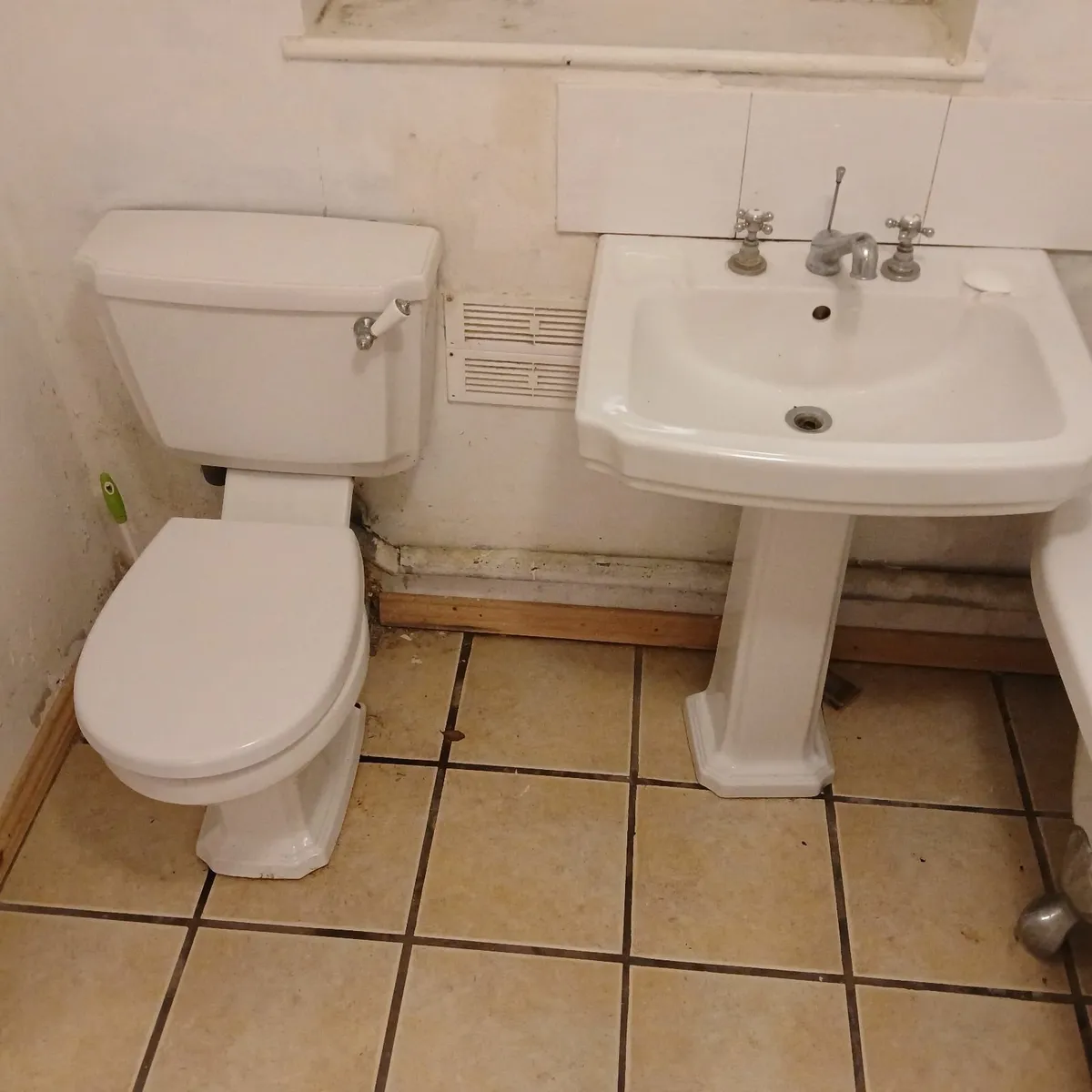 Bathroom  - double bath, shower, sink and toilet - Image 3