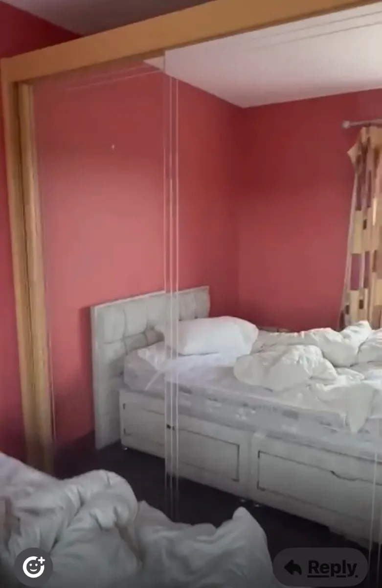 Sliding wardrobe - Image 1