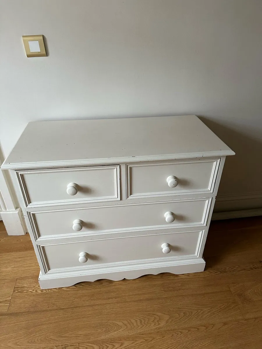 Chest of drawers