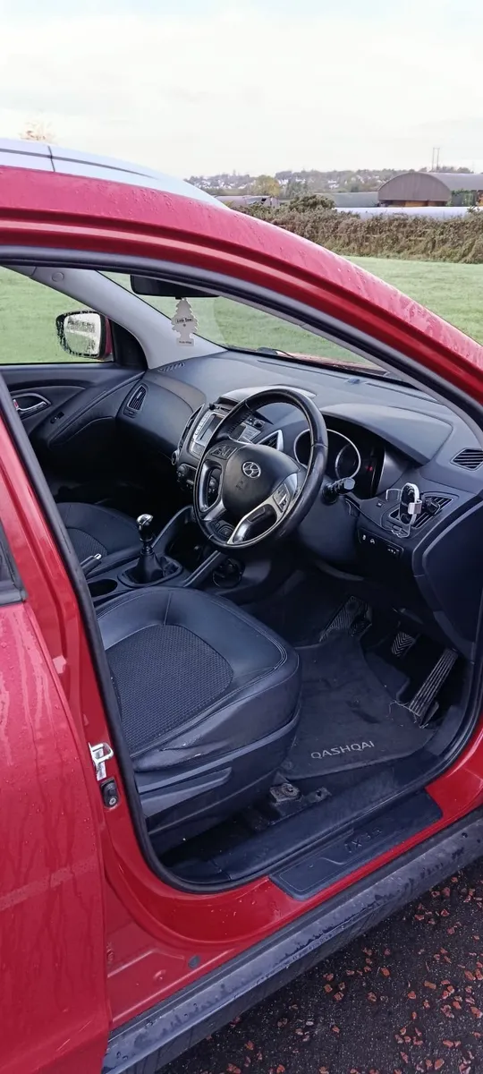 Hyundai ix35 2011 **PREMIUM EDITION** - Image 2