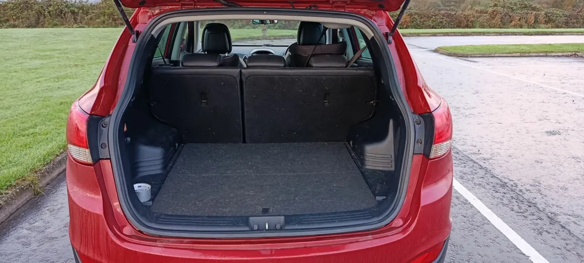 Hyundai ix35 2011 **PREMIUM EDITION** - Image 3