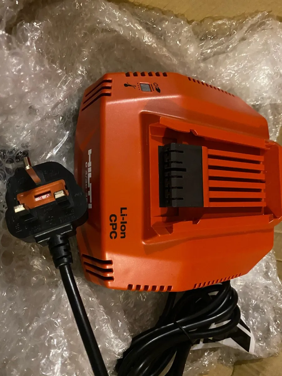 Hilti fast charger - Image 1