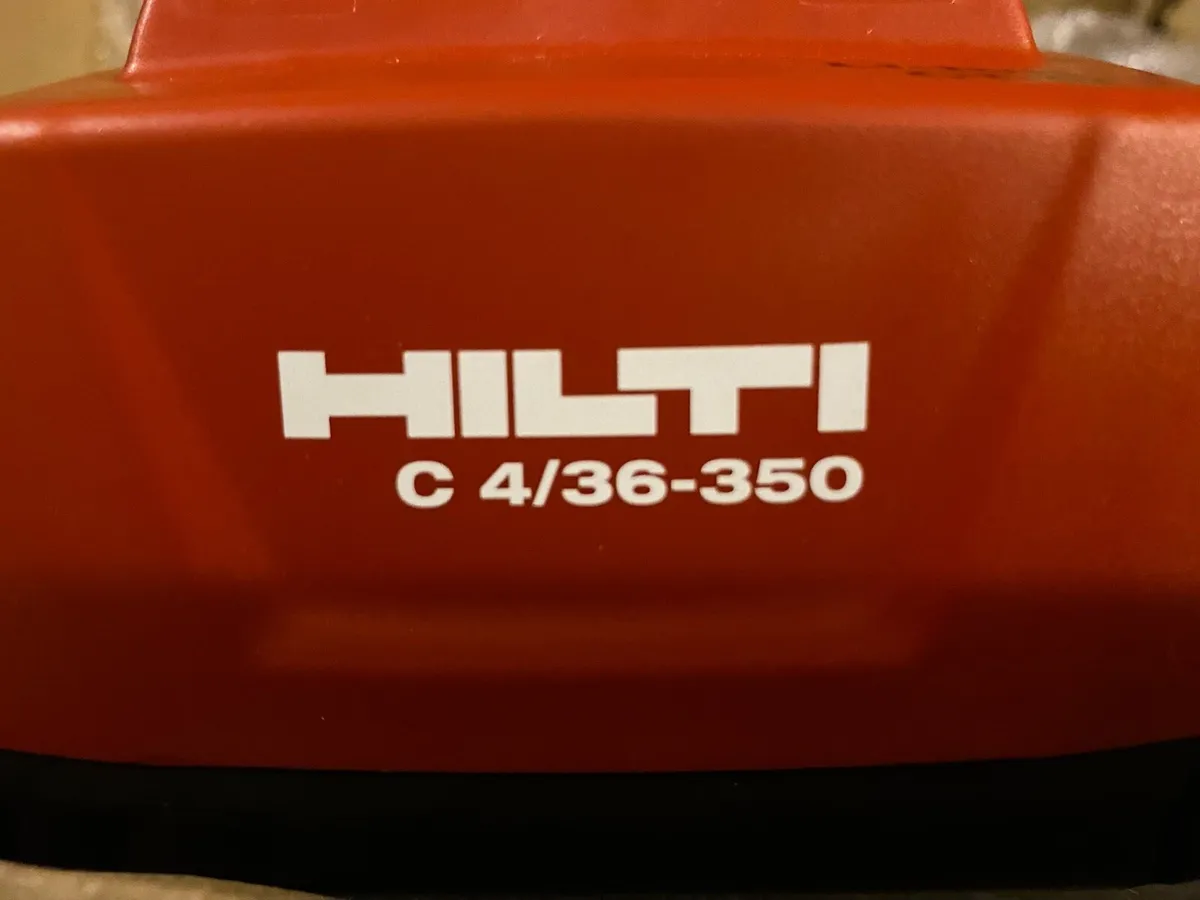 Hilti fast charger - Image 2
