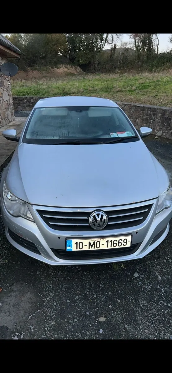 Volkswagen Passat 2010 - Image 1