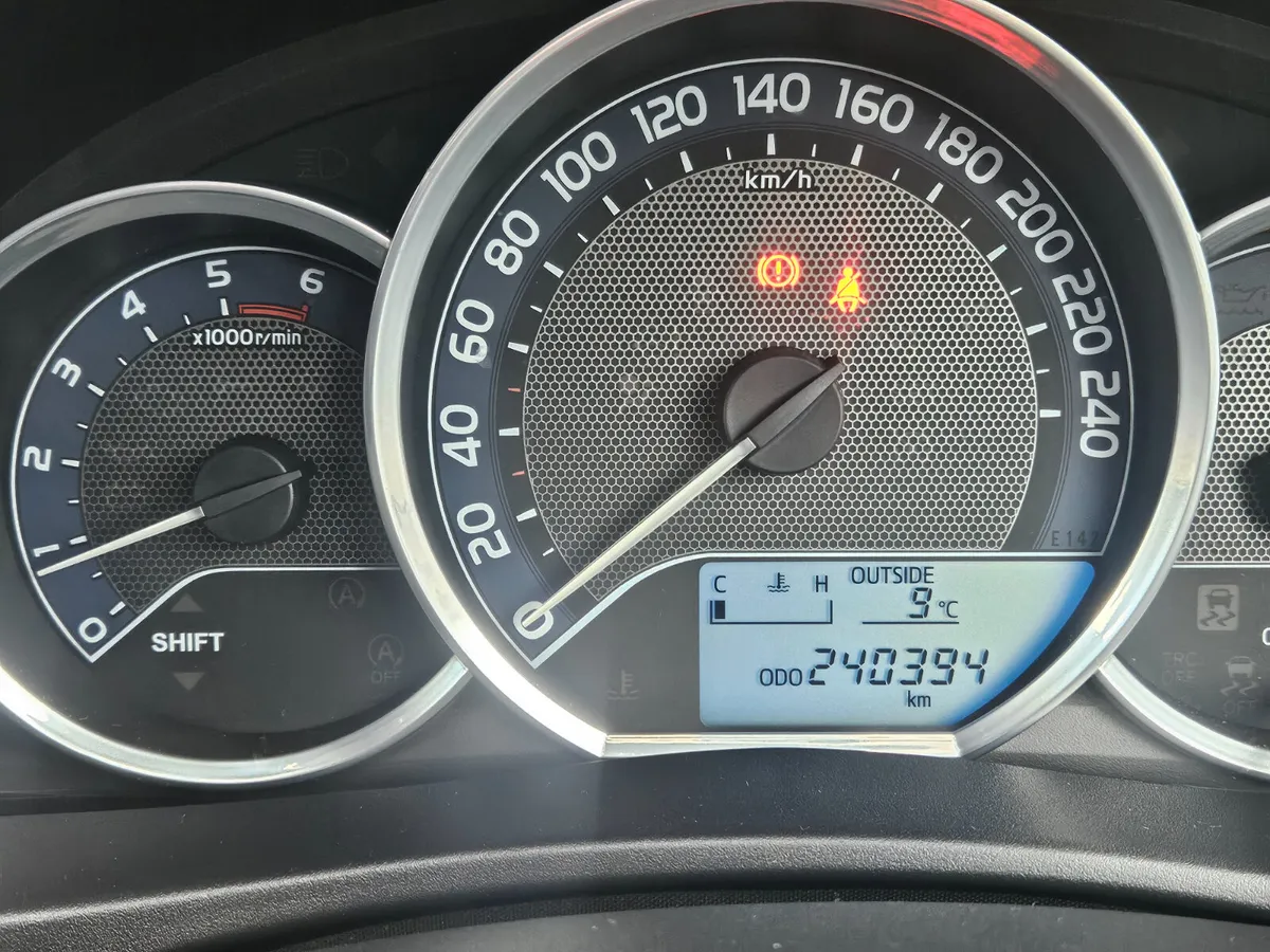 Toyota Auris 2015 1.4 diesel - Image 4