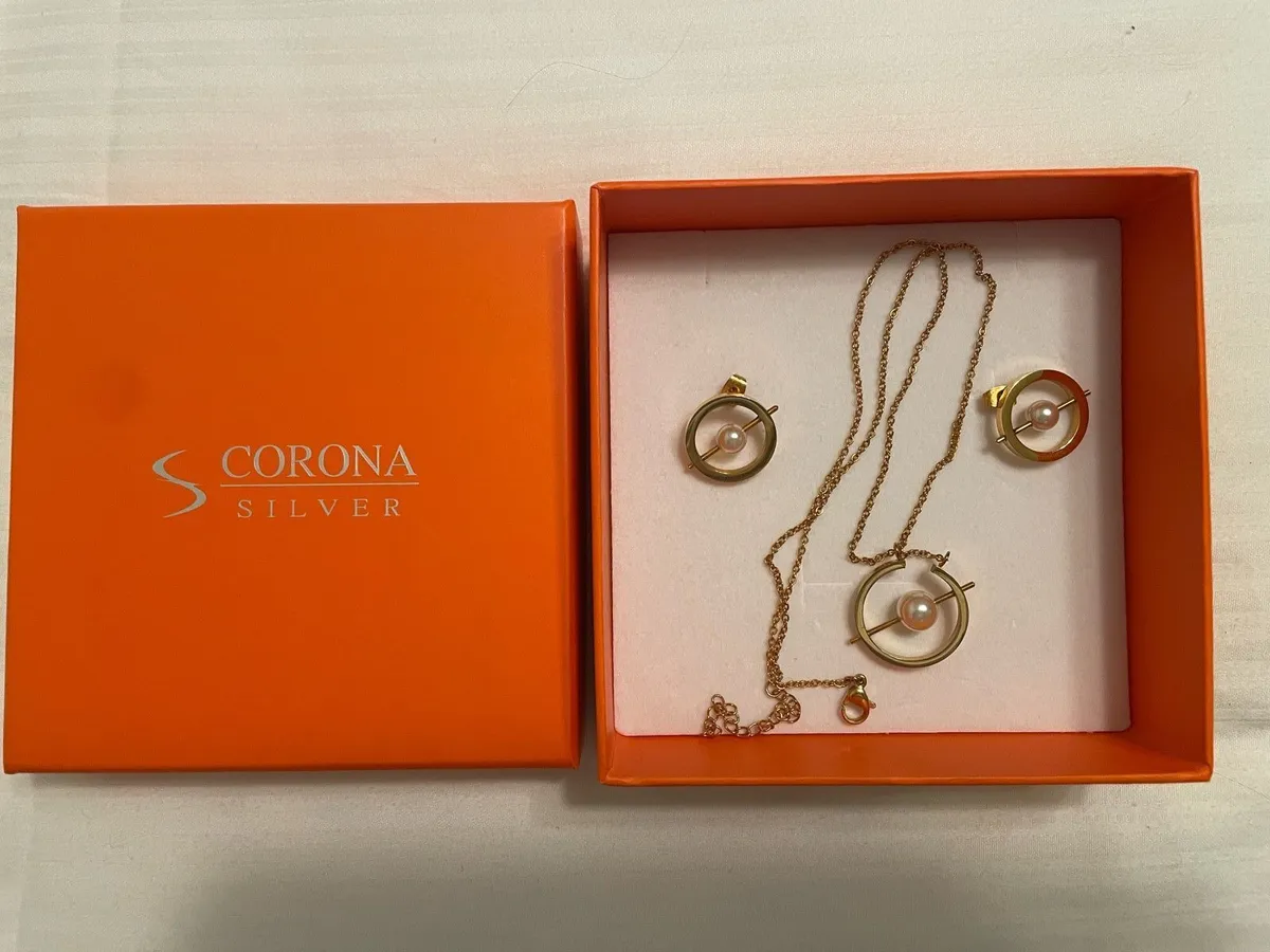 Necklace & earrings set - Image 1