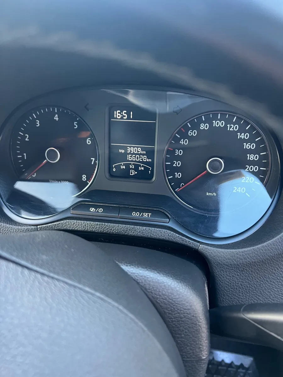 Volkswagen Polo 2014 - Image 2