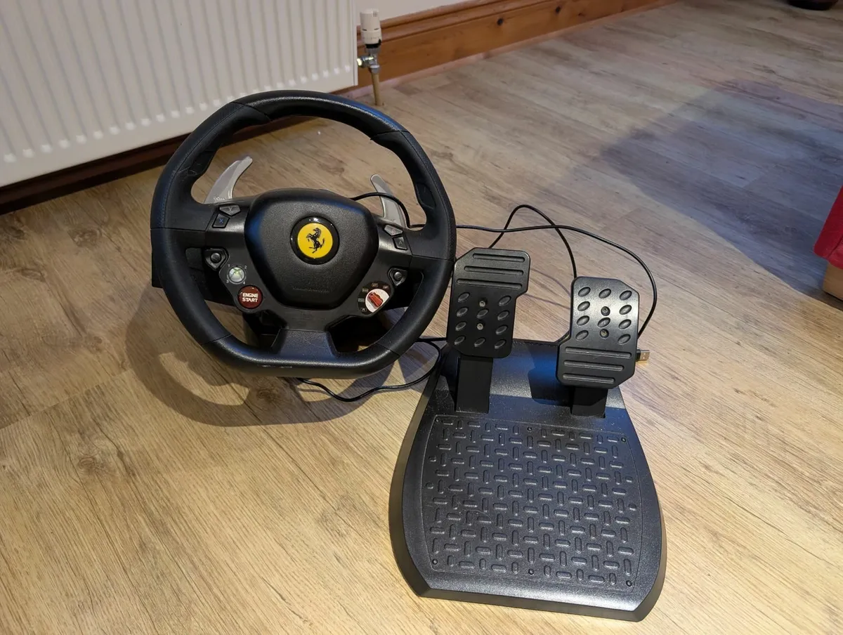 Thrustmaster steeringwheel and pedals