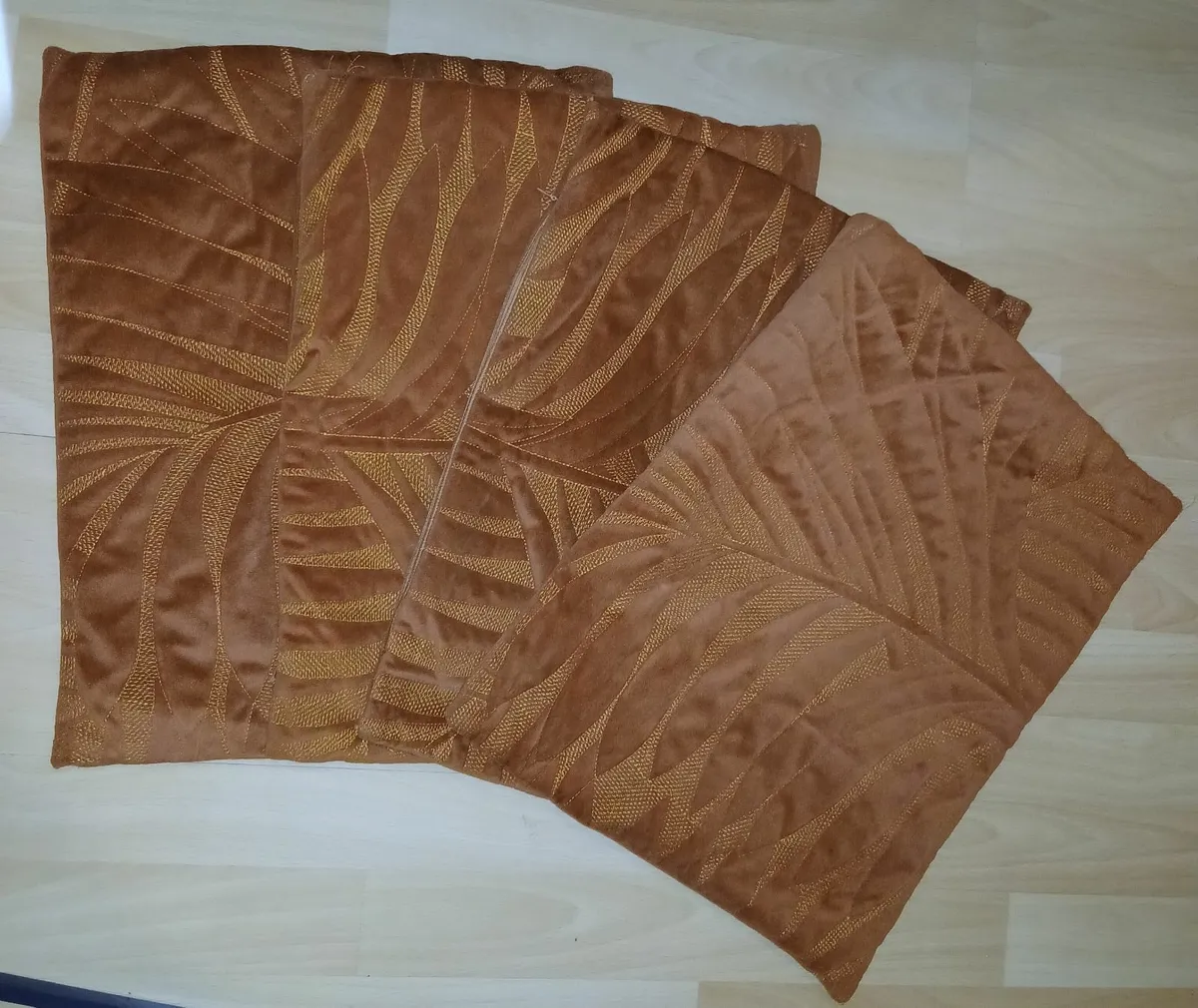 Cushion covers x4 - Image 2