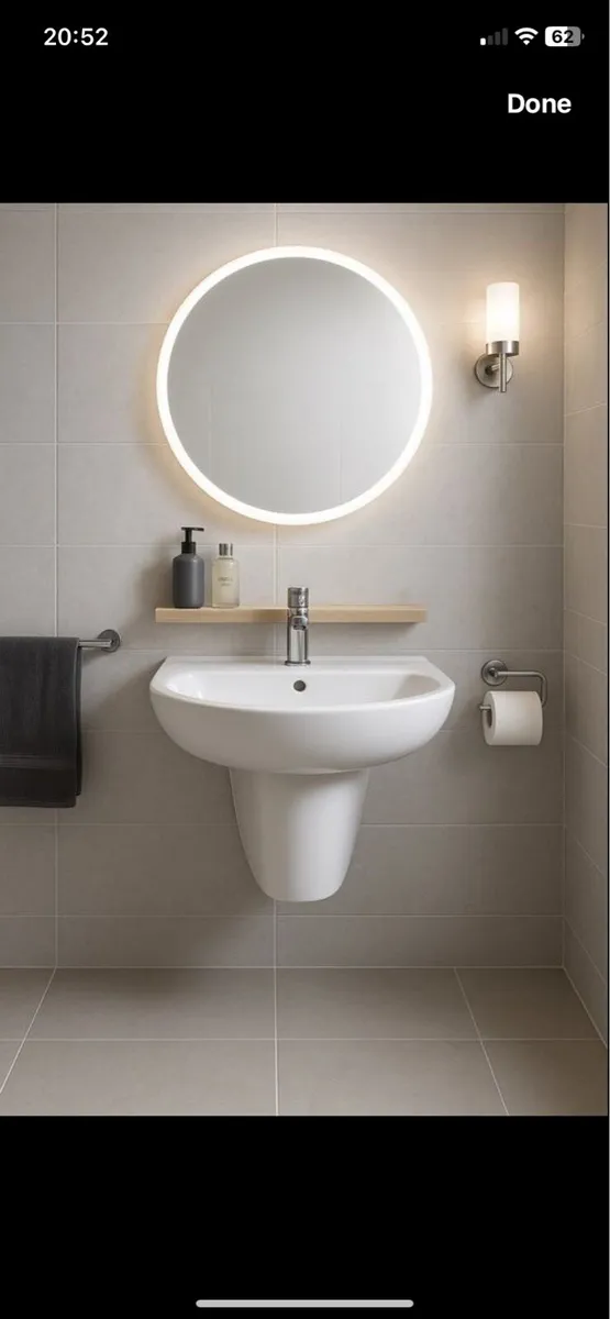 Bathroom sink - Image 1