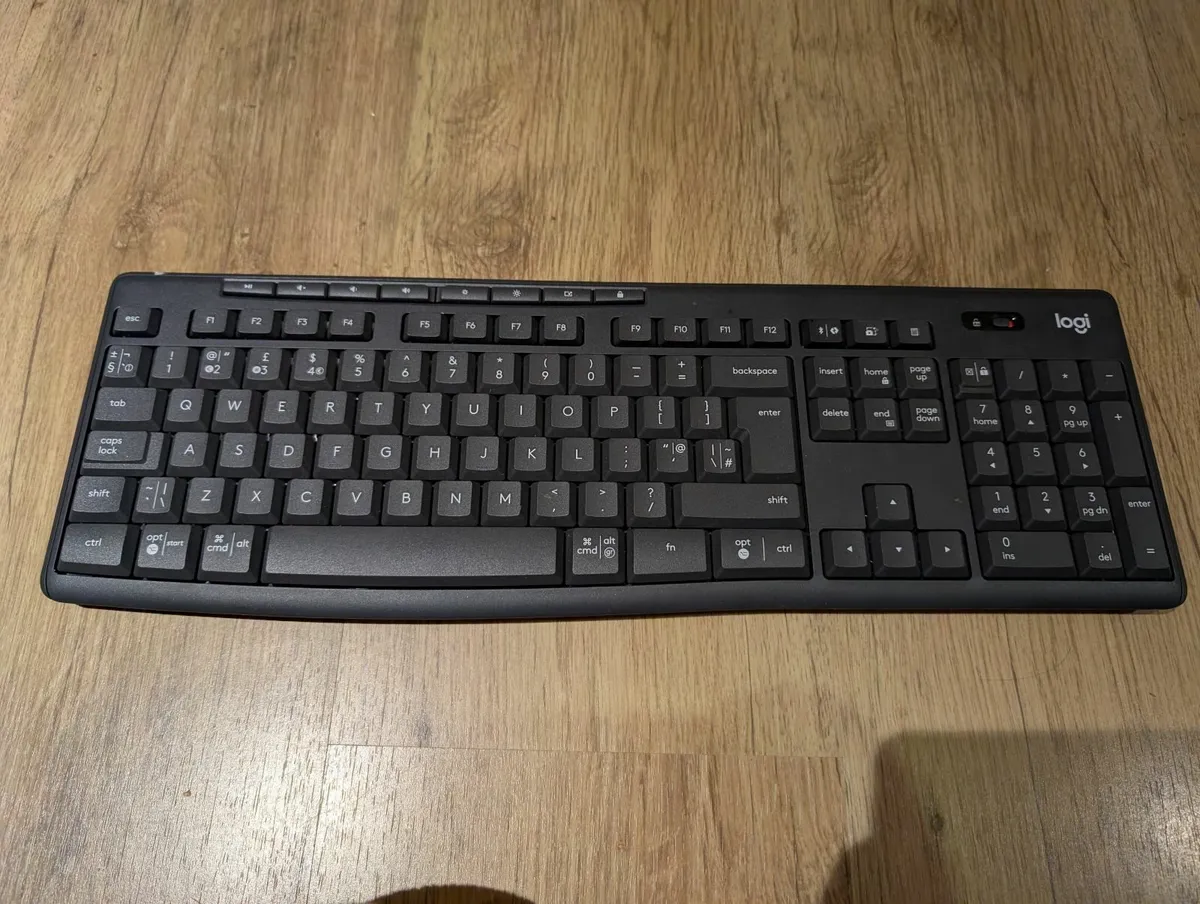 Keyboards,mouse,wireless headset etc bundle - Image 4