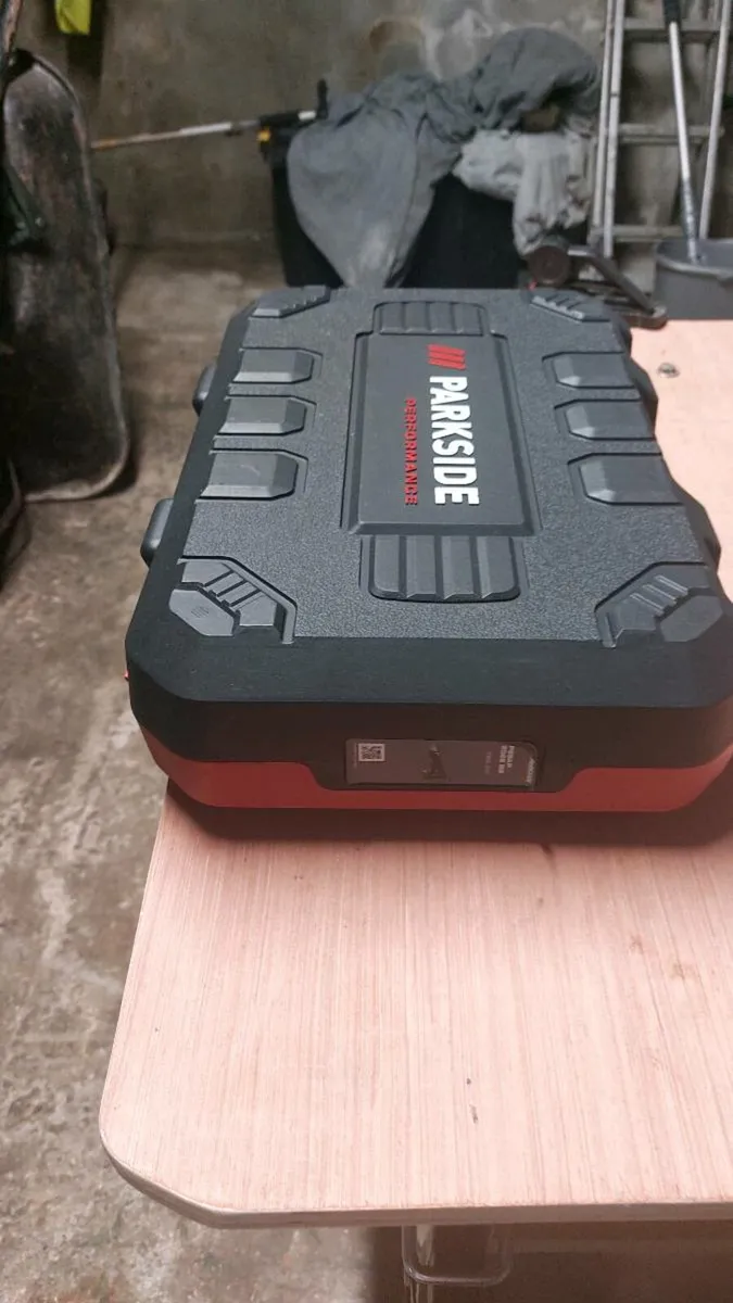 Cordless reciprocating saw - Image 1