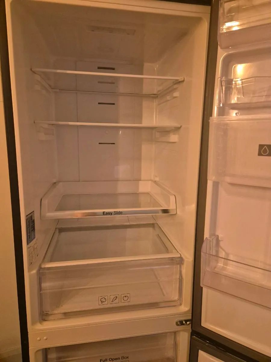 Samsung Frost Free Fridgefreezer - Image 2