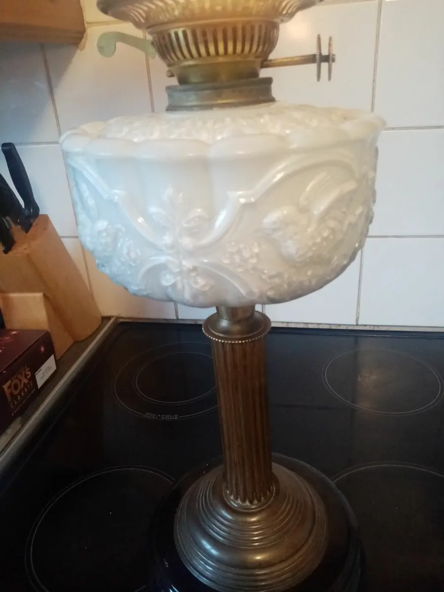 2 victorian Oil lamps - Image 2