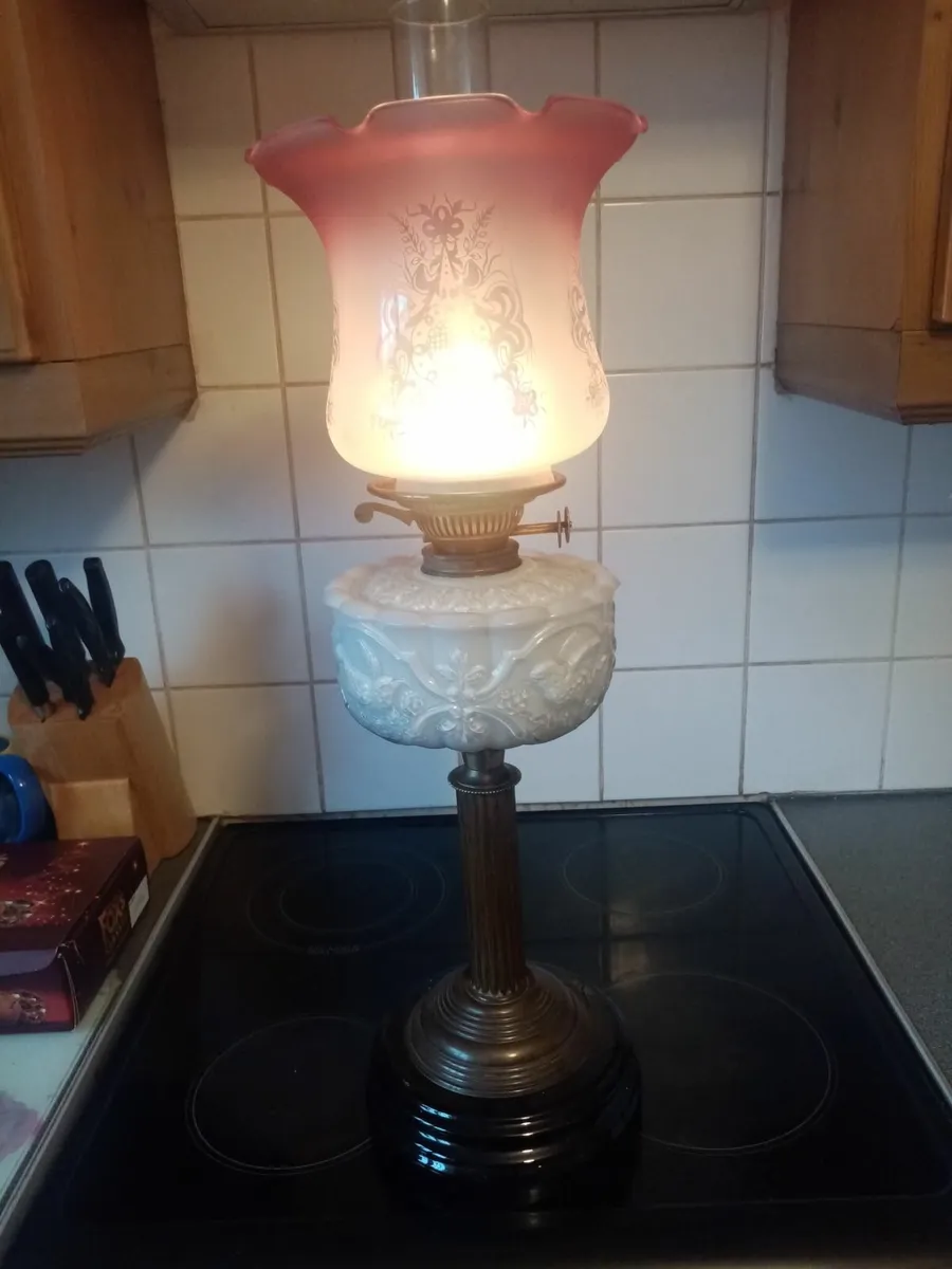 2 victorian Oil lamps - Image 1