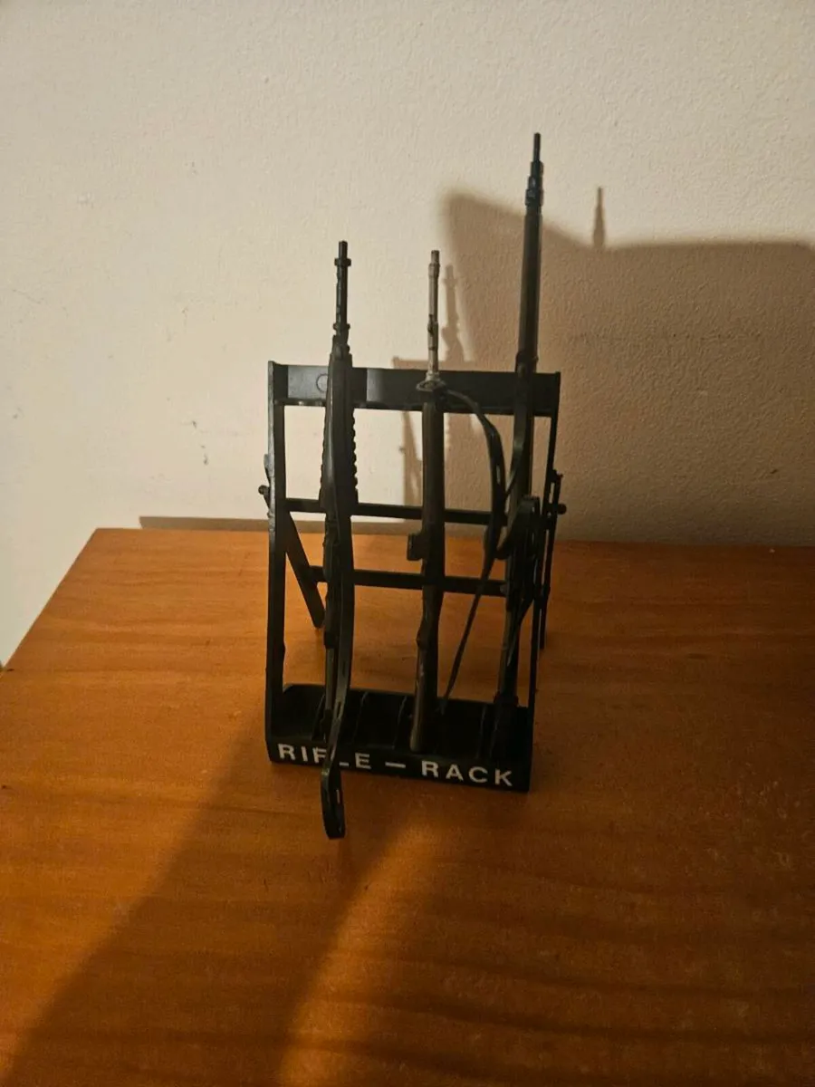 Vintage Action Man Rifle Rack - Image 2