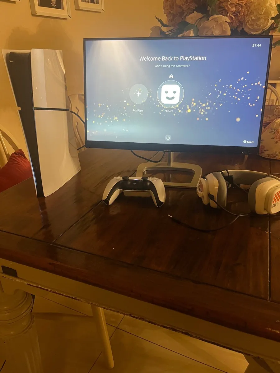 Ps5 digital with monitor and headset - Image 1