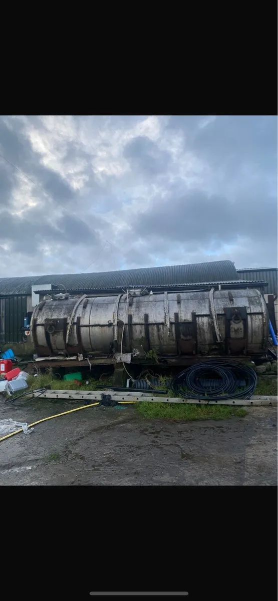 Water storage tank - Image 1