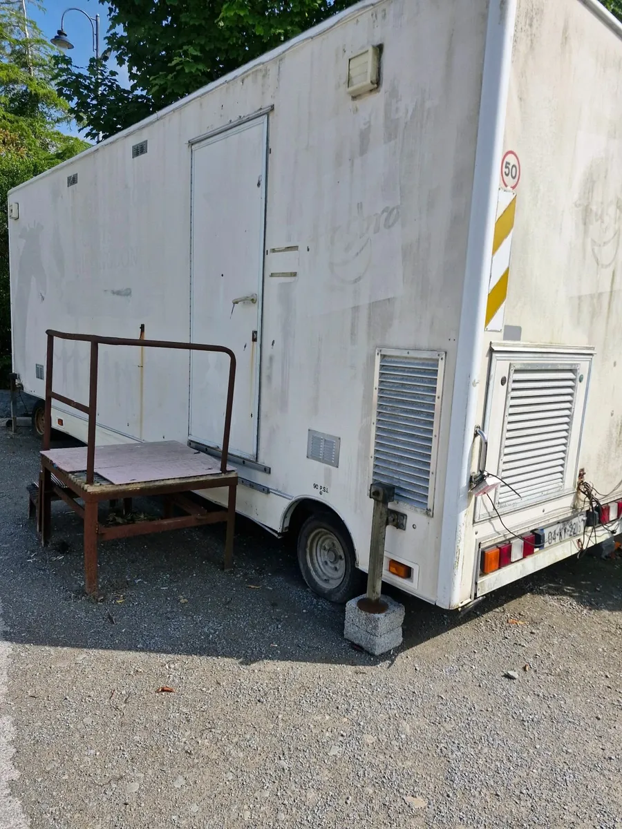 Mobile toilet trailer container welfare unit - Image 2