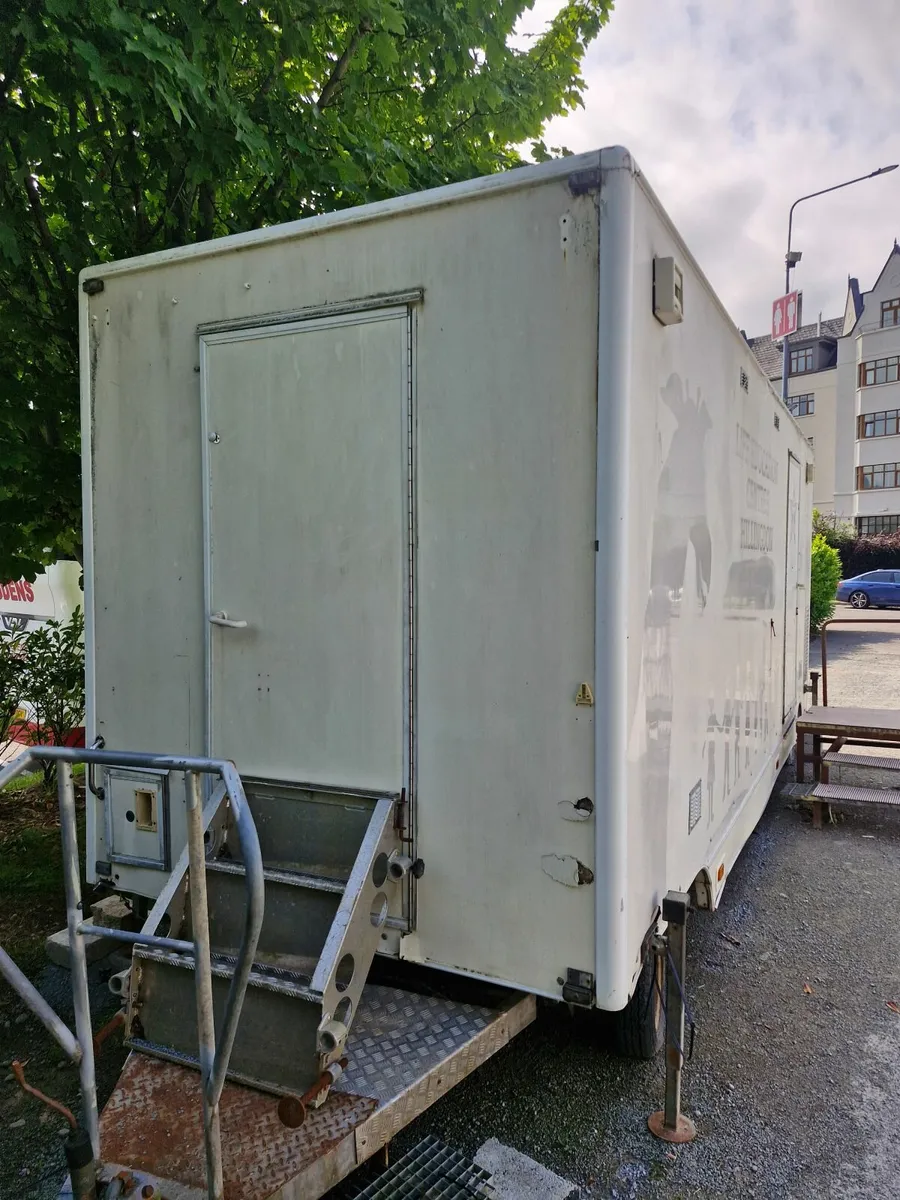 Mobile toilet trailer container welfare unit - Image 3