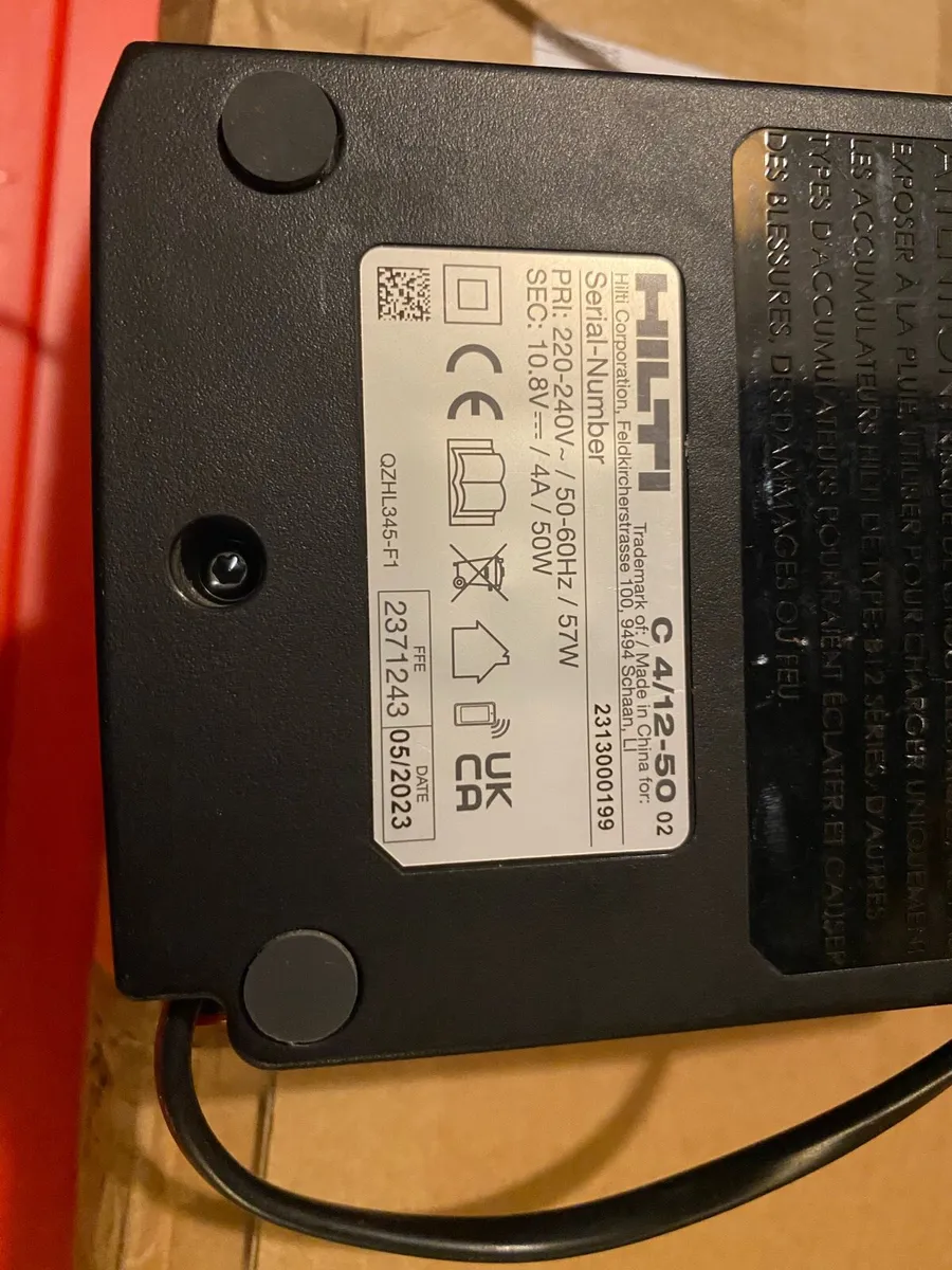 Hilti 12v charger - Image 2