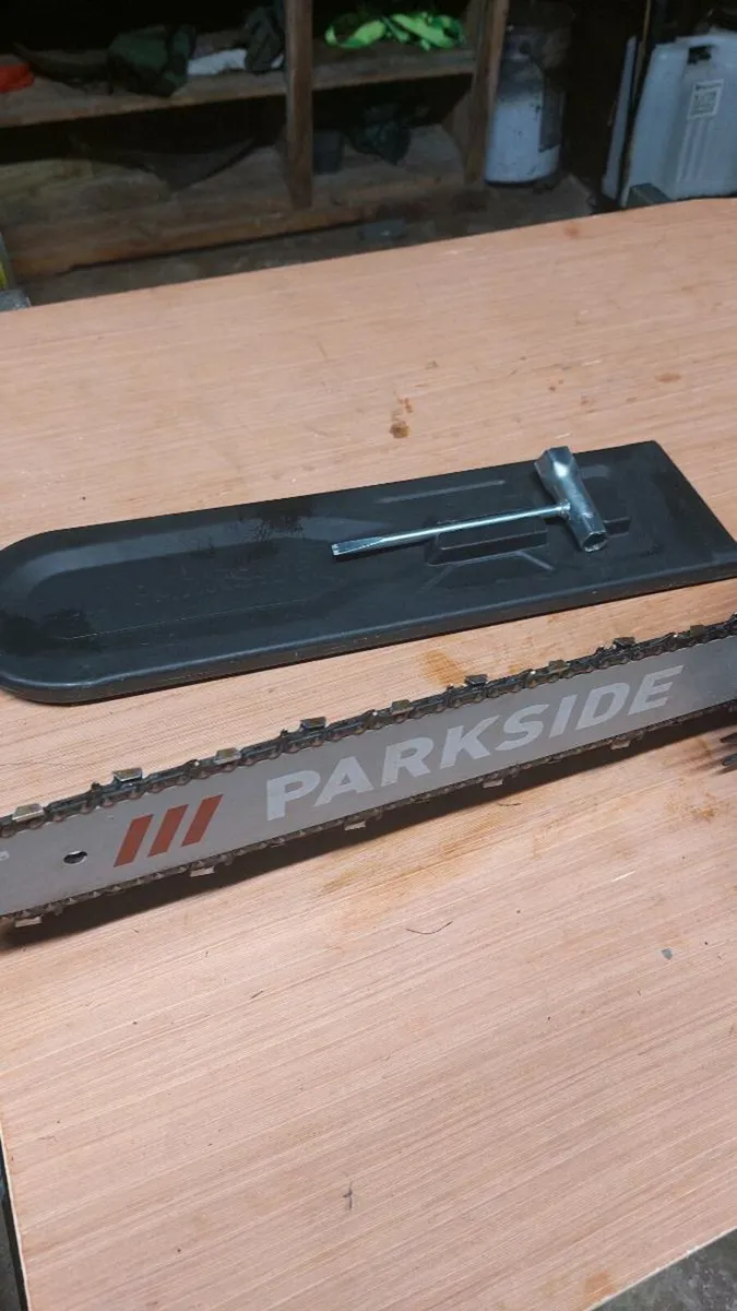 Petrol chainsaw - Image 1