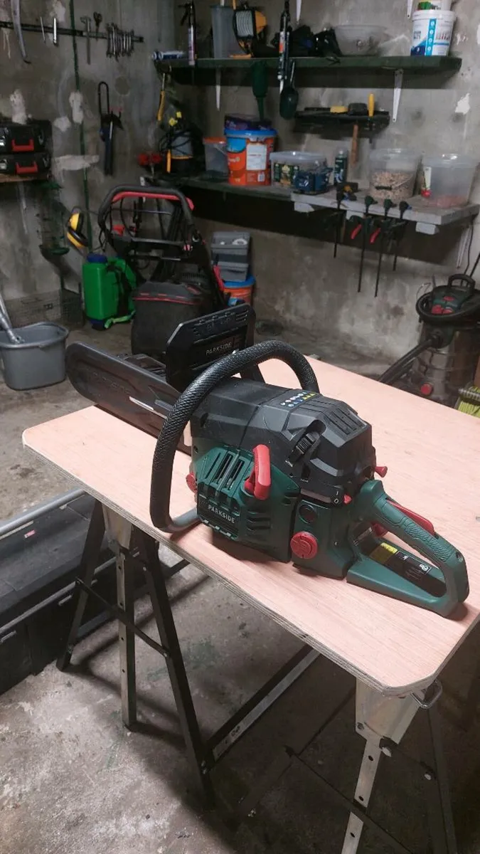 Petrol chainsaw - Image 2