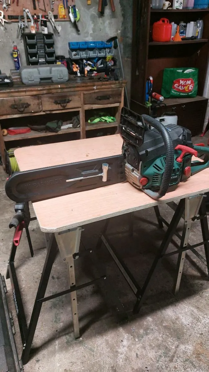Petrol chainsaw - Image 3