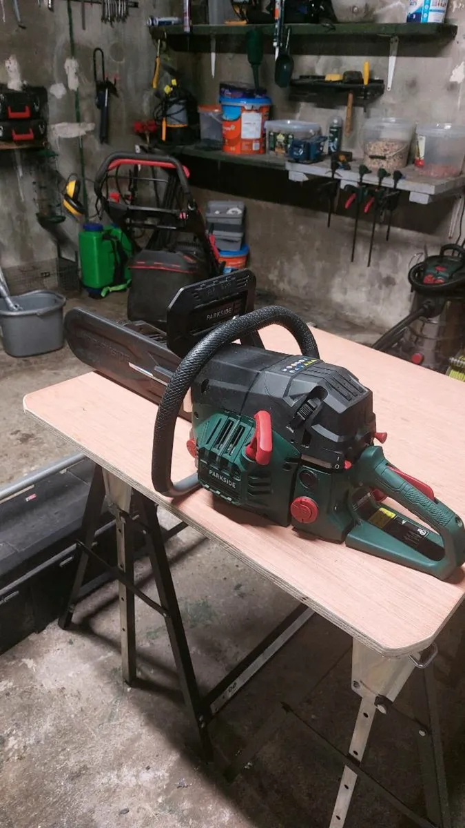 Petrol chainsaw - Image 4