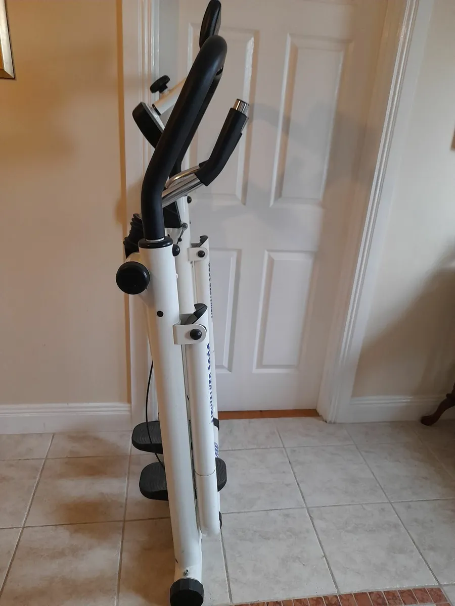 Airwalker 2000 Crosstrainer for sale - Image 2