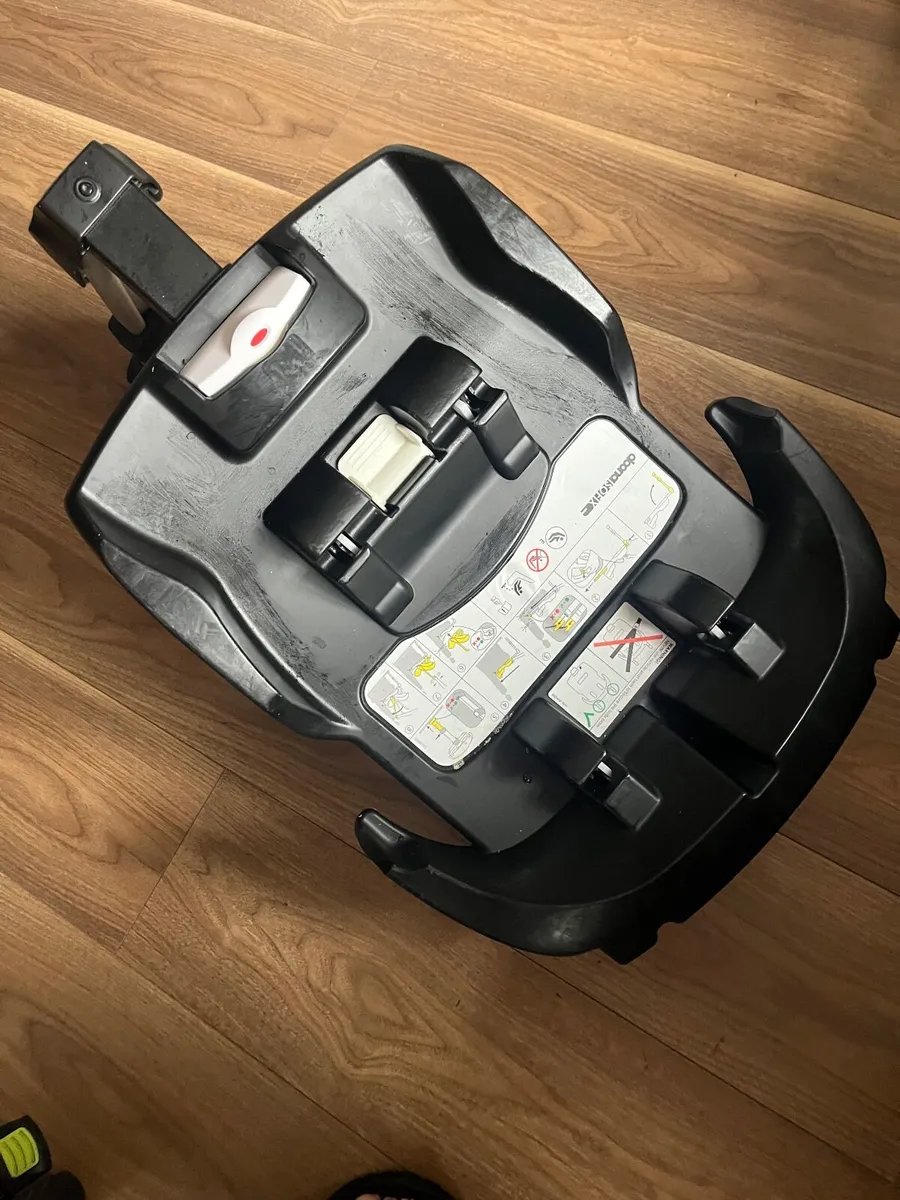 Doona Car Seat and base - Image 2