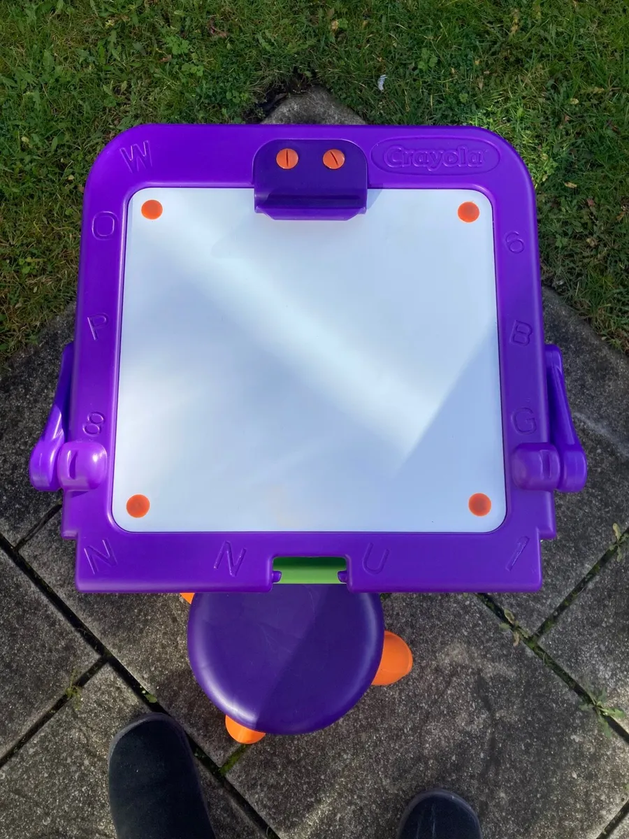 Toddler art table desk - Image 2