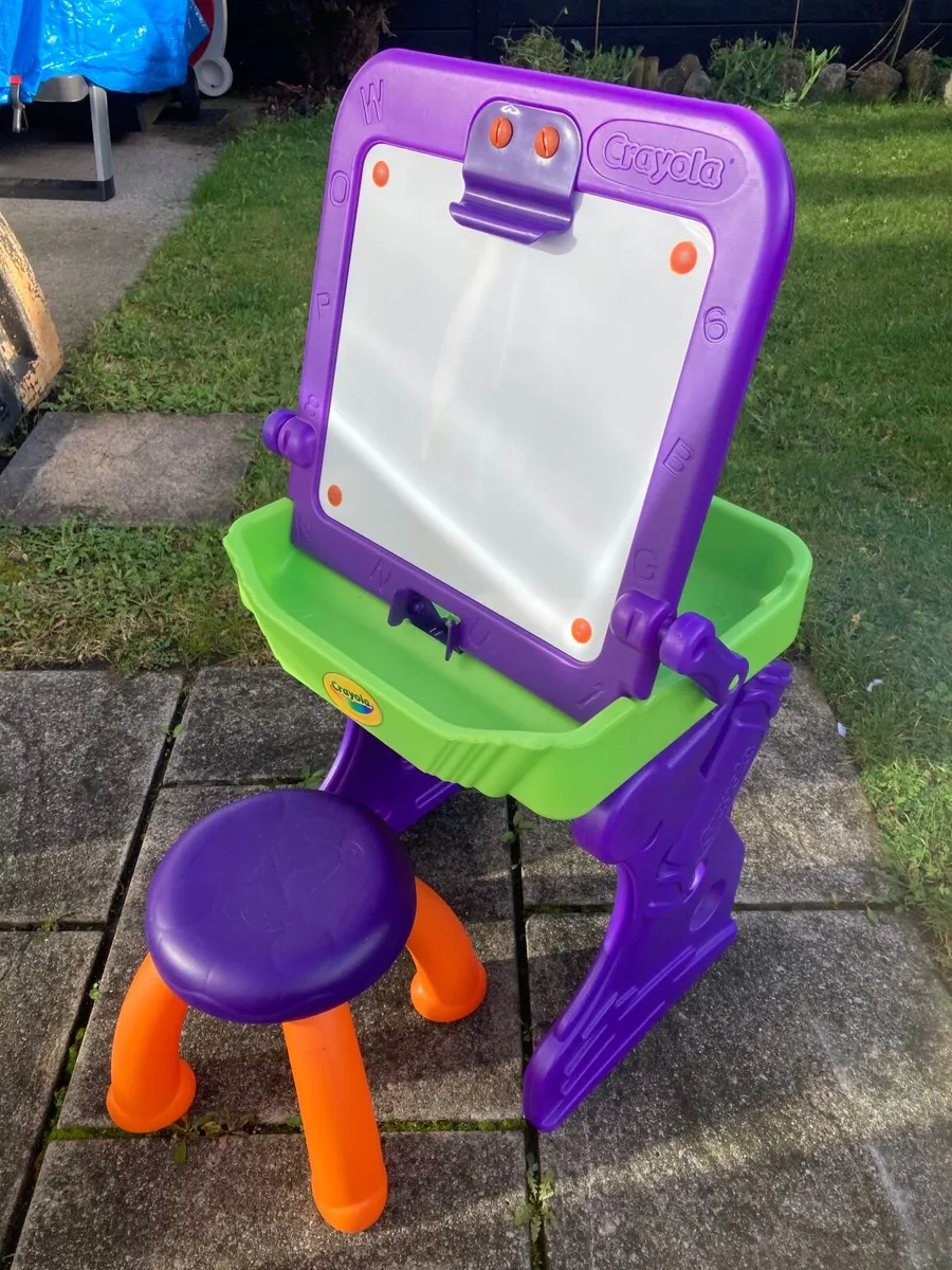 Toddler art table desk - Image 1