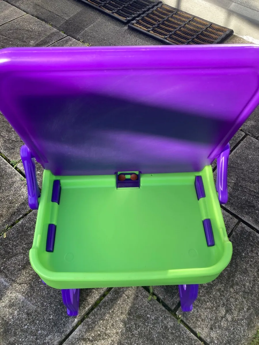 Toddler art table desk - Image 3