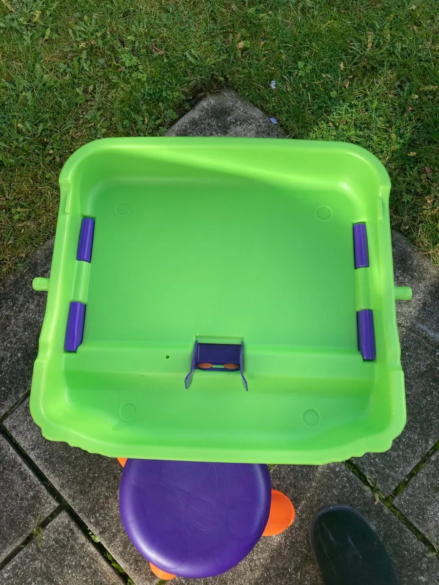 Toddler art table desk - Image 4