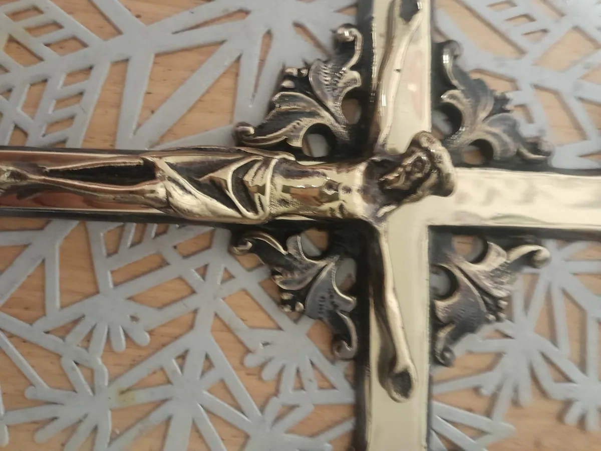 Solid brass  crucifix - Image 2